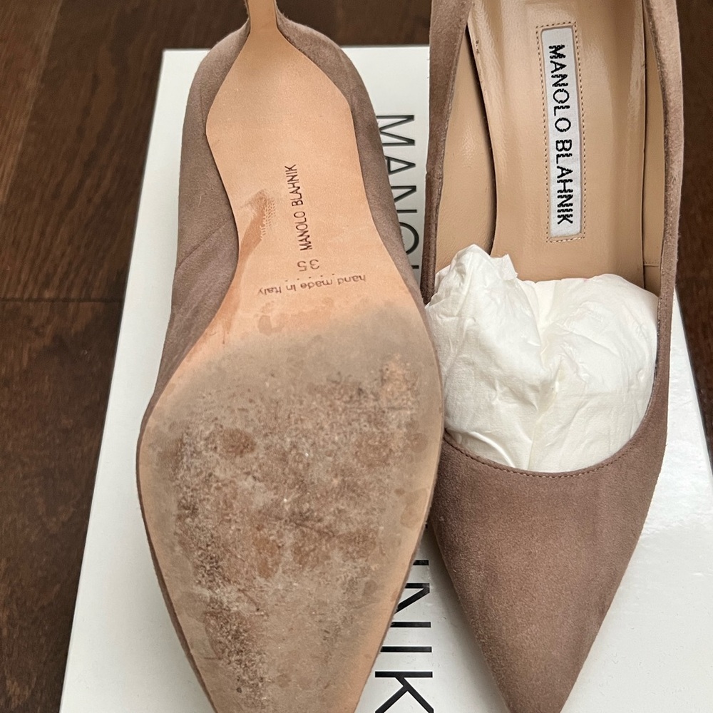 Manolo Blahnik BB90 Beige Suede Pointed Toe Pumps Taupe - Picture 3 of 7